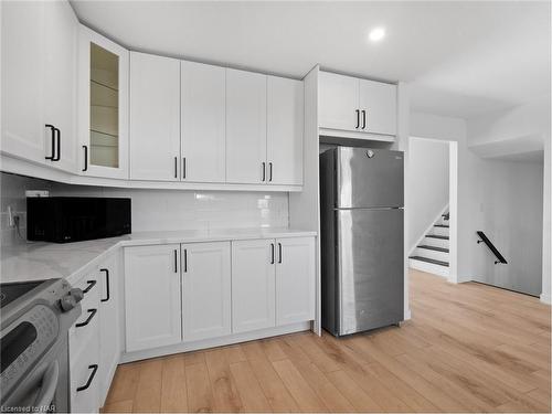 24 Keefer Road, Thorold, ON - Indoor Photo Showing Kitchen