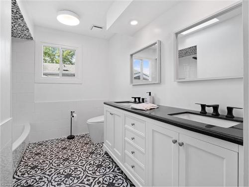 24 Keefer Road, Thorold, ON - Indoor Photo Showing Bathroom