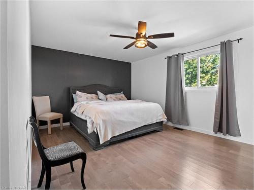 24 Keefer Road, Thorold, ON - Indoor Photo Showing Bedroom