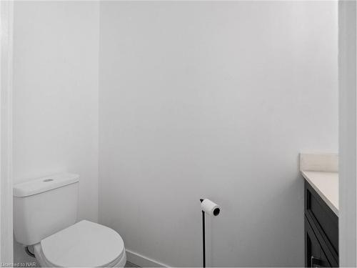 24 Keefer Road, Thorold, ON - Indoor Photo Showing Bathroom