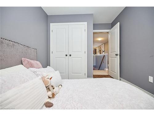 114 Wallace Avenue S, Welland, ON - Indoor Photo Showing Bedroom