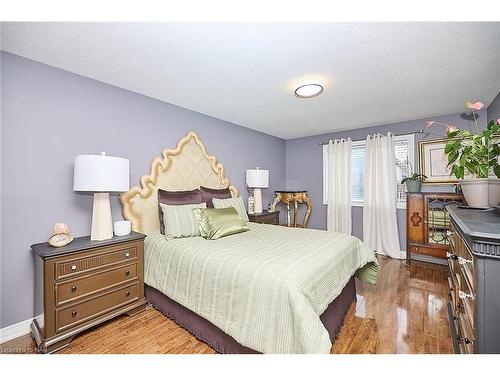 114 Wallace Avenue S, Welland, ON - Indoor Photo Showing Bedroom