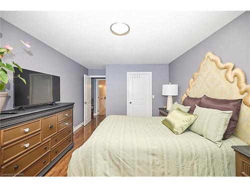 114 Wallace Avenue S, Welland, ON - Indoor Photo Showing Bedroom