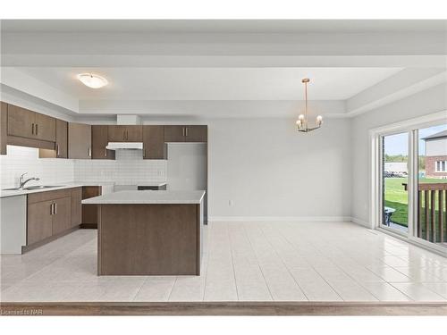 93 Acacia Road Road, Fonthill, ON - Indoor Photo Showing Kitchen