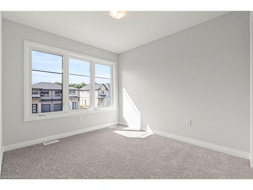 93 Acacia Road Road, Fonthill, ON - Indoor Photo Showing Other Room