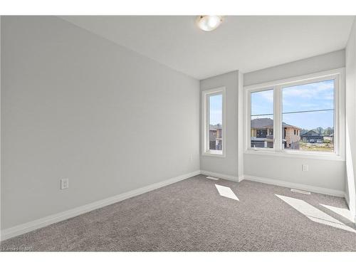 93 Acacia Road Road, Fonthill, ON - Indoor Photo Showing Other Room