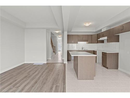 93 Acacia Road Road, Fonthill, ON - Indoor Photo Showing Kitchen