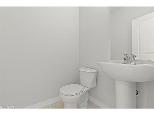 93 Acacia Road Road, Fonthill, ON - Indoor Photo Showing Bathroom