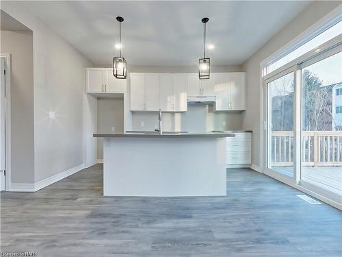 3356 Willguard Court, Niagara Falls, ON - Indoor Photo Showing Kitchen