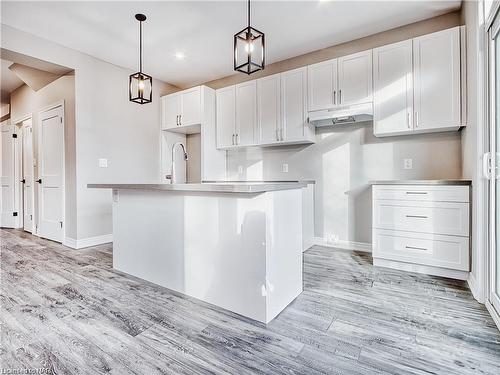 3356 Willguard Court, Niagara Falls, ON - Indoor Photo Showing Kitchen