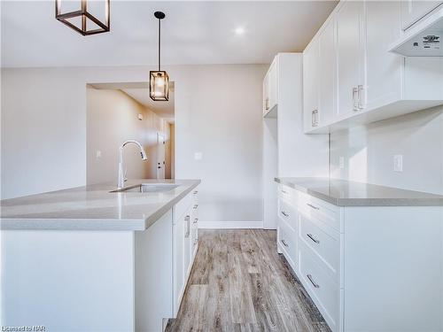 3356 Willguard Court, Niagara Falls, ON - Indoor Photo Showing Kitchen