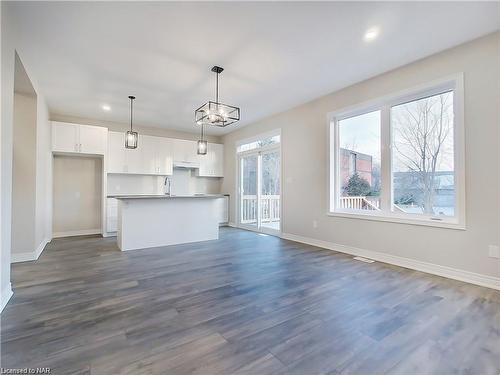 3356 Willguard Court, Niagara Falls, ON - Indoor Photo Showing Kitchen