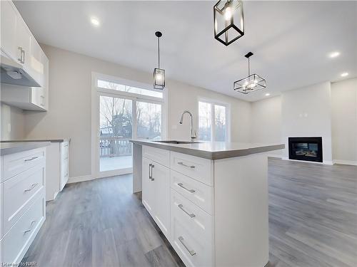 3356 Willguard Court, Niagara Falls, ON - Indoor Photo Showing Kitchen