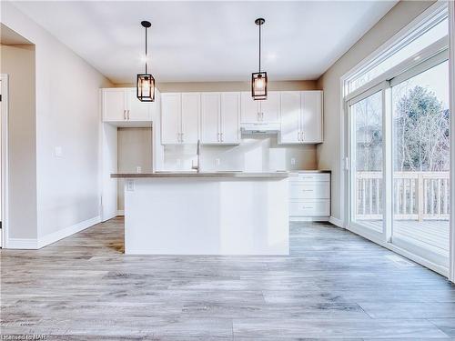 3356 Willguard Court, Niagara Falls, ON - Indoor Photo Showing Kitchen