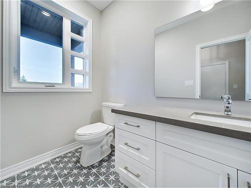 3356 Willguard Court, Niagara Falls, ON - Indoor Photo Showing Bathroom