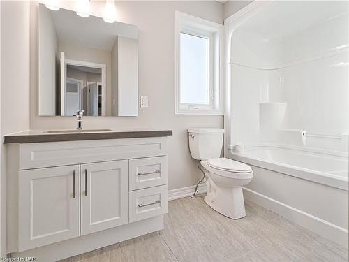 3356 Willguard Court, Niagara Falls, ON - Indoor Photo Showing Bathroom