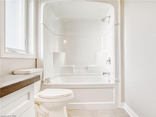 3356 Willguard Court, Niagara Falls, ON - Indoor Photo Showing Bathroom