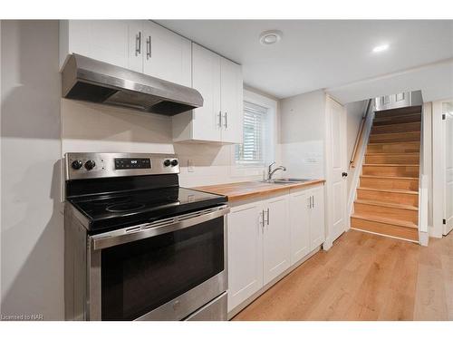 148 Young Street, Welland, ON - Indoor Photo Showing Kitchen With Double Sink