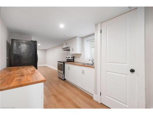 148 Young Street, Welland, ON - Indoor Photo Showing Kitchen With Double Sink