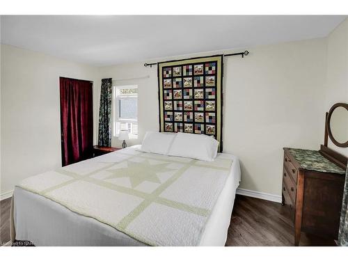 3663 East Main Street, Fort Erie, ON - Indoor Photo Showing Bedroom