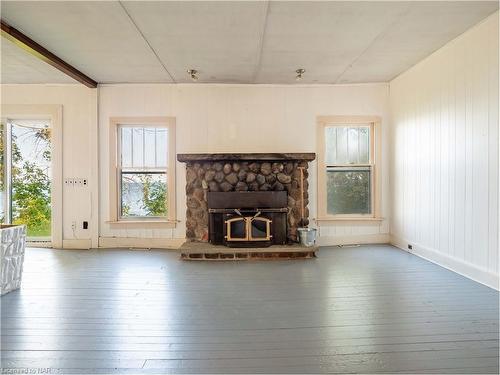 8 Firelane 11B, Niagara-On-The-Lake, ON - Indoor Photo Showing Living Room With Fireplace