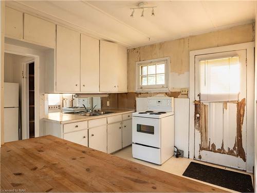 8 Firelane 11B, Niagara-On-The-Lake, ON - Indoor Photo Showing Kitchen With Double Sink