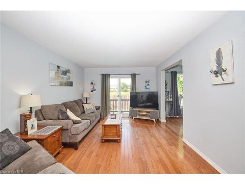 38 Culligan Crescent, Thorold, ON - Indoor Photo Showing Living Room