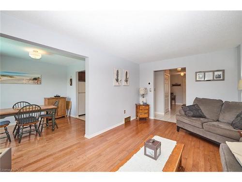 38 Culligan Crescent, Thorold, ON - Indoor Photo Showing Living Room