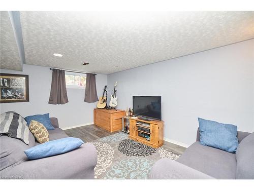 38 Culligan Crescent, Thorold, ON - Indoor Photo Showing Living Room