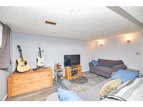 38 Culligan Crescent, Thorold, ON - Indoor Photo Showing Living Room