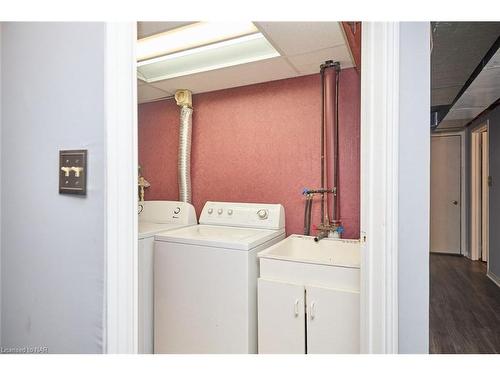 38 Culligan Crescent, Thorold, ON - Indoor Photo Showing Laundry Room