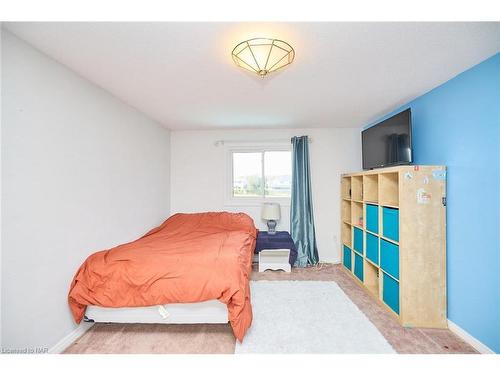 38 Culligan Crescent, Thorold, ON - Indoor Photo Showing Bedroom