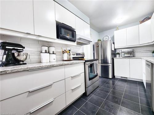 8 Barry Street, St. Catharines, ON - Indoor Photo Showing Kitchen