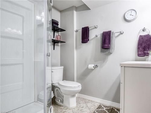 8 Barry Street, St. Catharines, ON - Indoor Photo Showing Bathroom