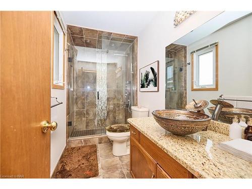 24 Bascary Crescent, St. Catharines, ON - Indoor Photo Showing Bathroom