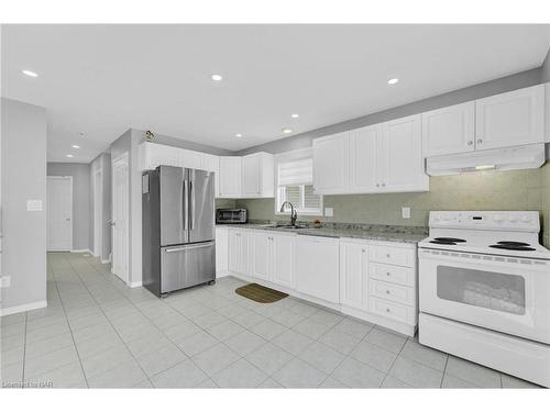 5 Longview Drive, Mount Hope, ON - Indoor Photo Showing Kitchen