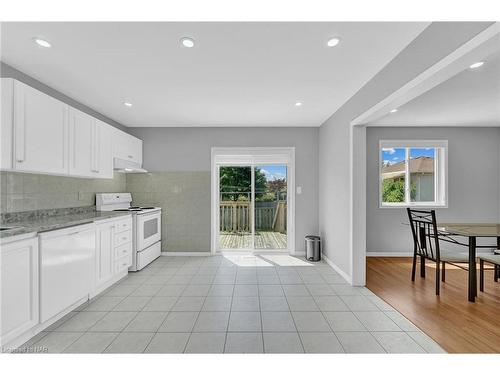 5 Longview Drive, Mount Hope, ON - Indoor Photo Showing Kitchen