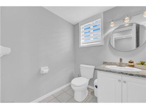 5 Longview Drive, Mount Hope, ON - Indoor Photo Showing Bathroom