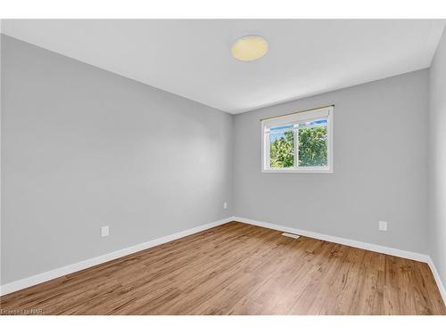 5 Longview Drive, Mount Hope, ON - Indoor Photo Showing Other Room