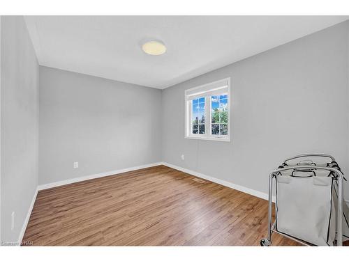 5 Longview Drive, Mount Hope, ON - Indoor Photo Showing Other Room