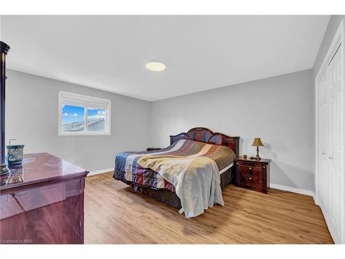 5 Longview Drive, Mount Hope, ON - Indoor Photo Showing Bedroom