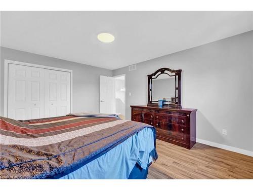 5 Longview Drive, Mount Hope, ON - Indoor Photo Showing Bedroom