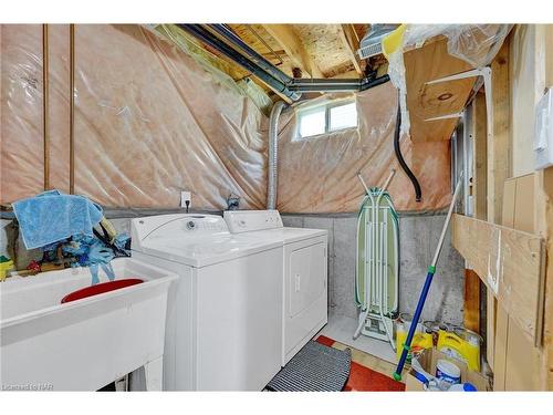 5 Longview Drive, Mount Hope, ON - Indoor Photo Showing Laundry Room