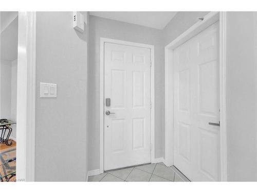 5 Longview Drive, Mount Hope, ON - Indoor Photo Showing Other Room