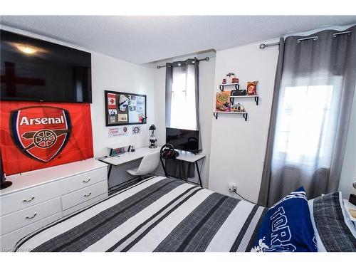 54 Juneberry Road, Thorold, ON - Indoor Photo Showing Bedroom