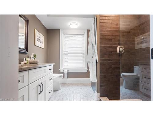 12 Salina Street Street, St. Catharines, ON - Indoor Photo Showing Bathroom