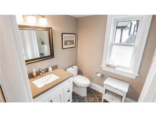 12 Salina Street Street, St. Catharines, ON - Indoor Photo Showing Bathroom