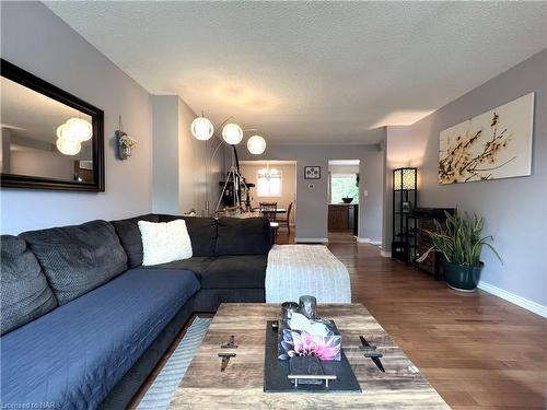 59 Graystone Crescent, Welland, ON - Indoor Photo Showing Living Room