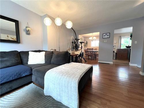 59 Graystone Crescent, Welland, ON - Indoor Photo Showing Living Room