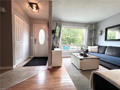 59 Graystone Crescent, Welland, ON - Indoor Photo Showing Living Room